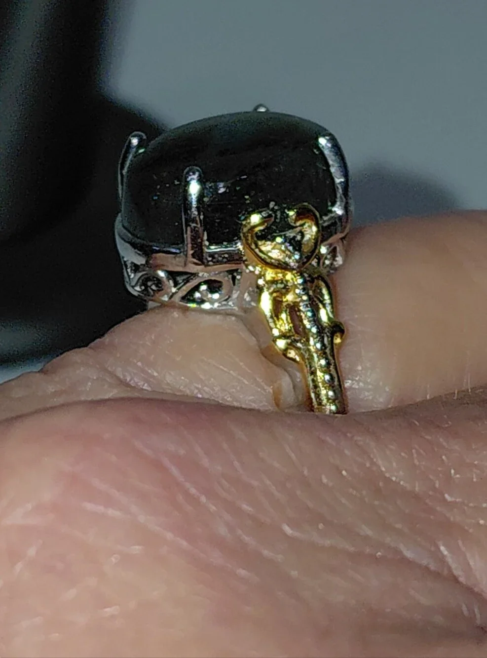 Green Chrysoberyl Cabochon Cats Eye Two-Tone Ring Sz 7.5